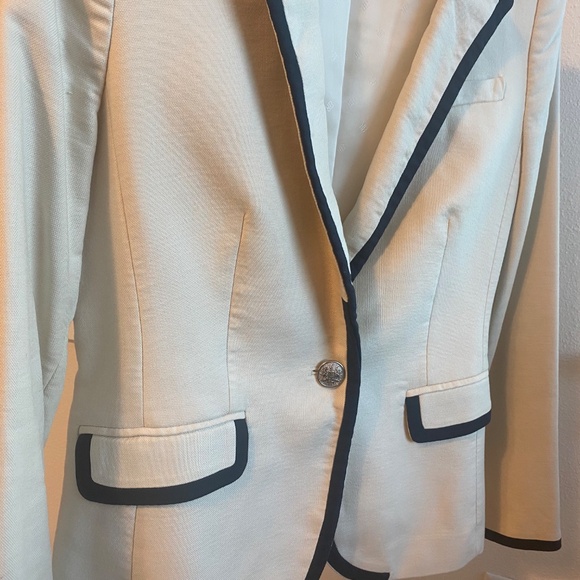 Women’s Banana Republic Blazer. petite, medium. - Picture 2 of 9